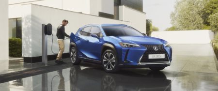 LEXUS offre 10 ans de garantie sur la batterie haute tension de sa voiture électrique