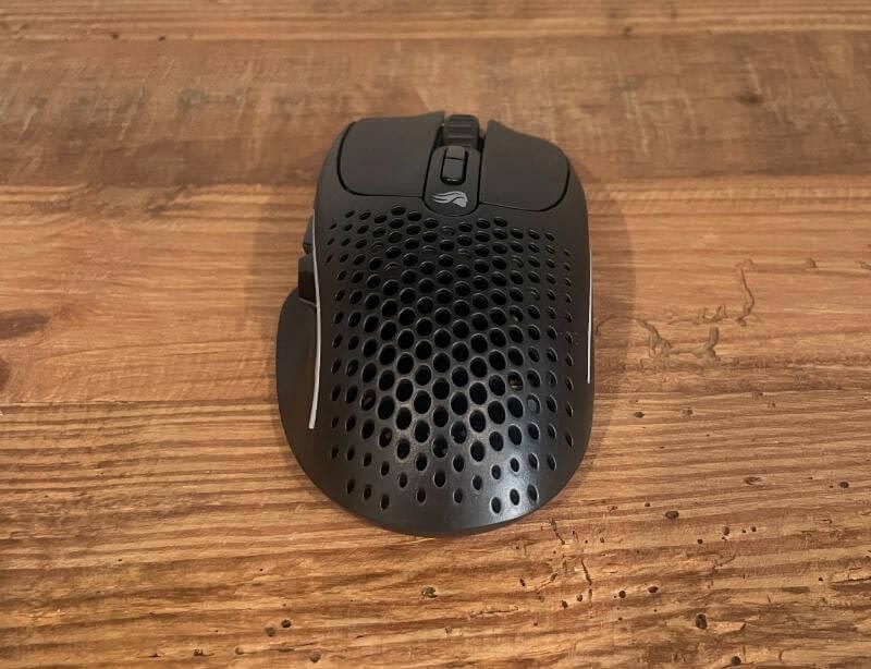 Test de la souris sans fil Glorious Model I 24 - Une souris de jeu sans fil avec une excellente ergonomie