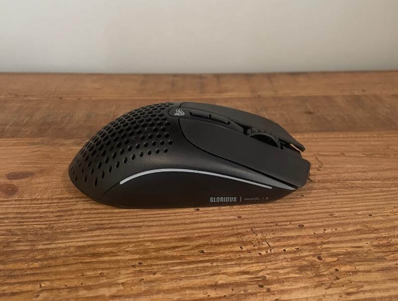 Test de la souris sans fil Glorious Model I 27 - Une souris de jeu sans fil avec une excellente ergonomie