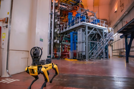 Un robot autonome remplace les inspecteurs humains des réacteurs de fusion dans un essai inédit au monde Autonomous robot replaces human fusion reactor inspectors in world-first trial