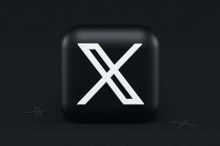 X modifie la fonction de blocage, permettant aux utilisateurs bloqués de voir les publications publiques X is changing the block function, allowing blocked users to see public posts