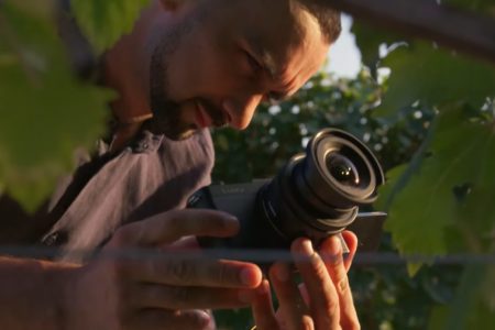 Panasonic dévoile l'objectif zoom sans miroir plein format le plus petit et le plus léger au monde Panasonic unveils world
