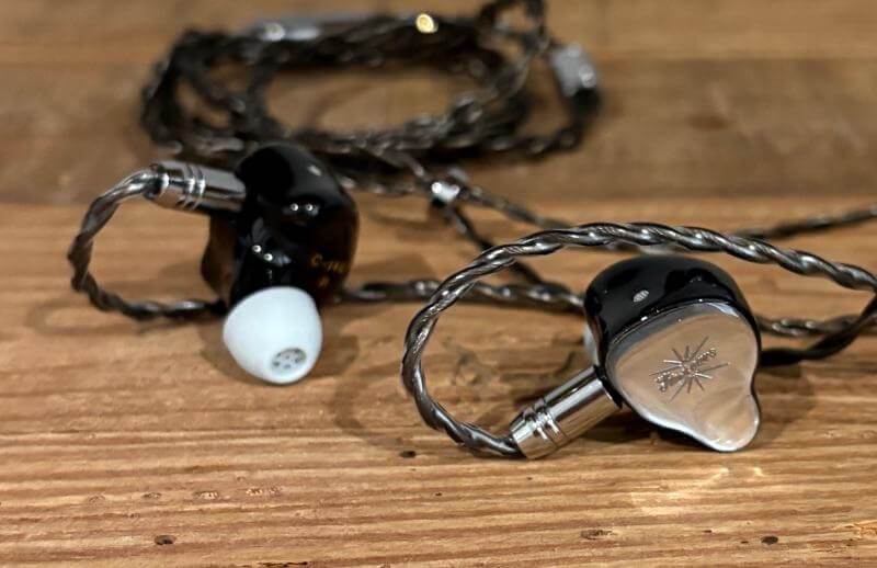 Kiwi Headphones Oct Review8 Kiwi Ears KE4 Review : son haute fidélité et ingénierie de précision