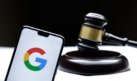 Rencontrez le couple qui vient de coûter à Google 2,4 milliards de livres sterling en amendes antitrust Meet the couple who just cost Google £2.4 billion in antitrust fines