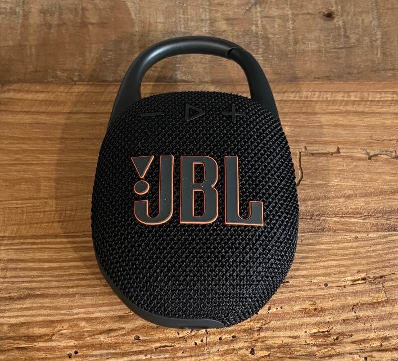 jbl clip 5 review5 JBL Clip 5 Review : l'enceinte portable ultime pour un son en déplacement