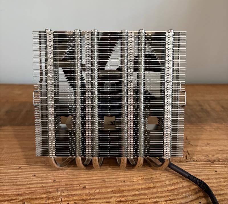 Noctua nh l12sx77 review10 Noctua NH-L12Sx77 Review : le refroidisseur ultime à profil bas pour les constructions compactes