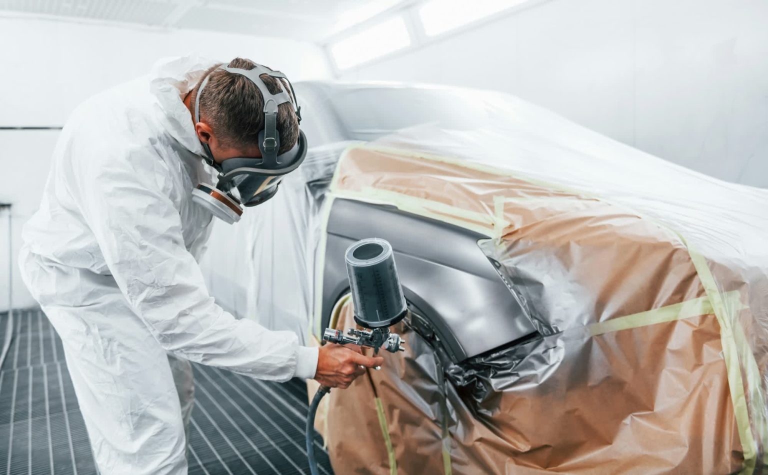 Mercedes travaille sur une « peinture solaire » qui pourrait réduire considérablement le besoin de recharge Mercedes is working on solar paint that could drastically reduce the need for charging