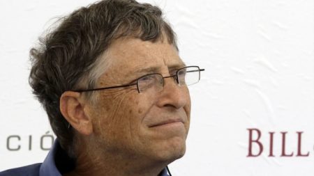 Bill Gates admet être maladroit avec l’IA au travail