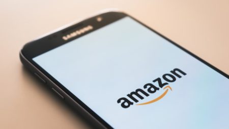 Trois adolescents réalisent la plus grande fraude contre Amazon en Europe en exploitant sa politique de retour