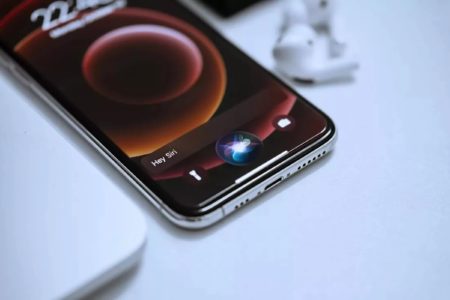 La stratégie d'IA d'Apple a été affligé par les retards, la mise à niveau Siri reste dans les limbes Apple